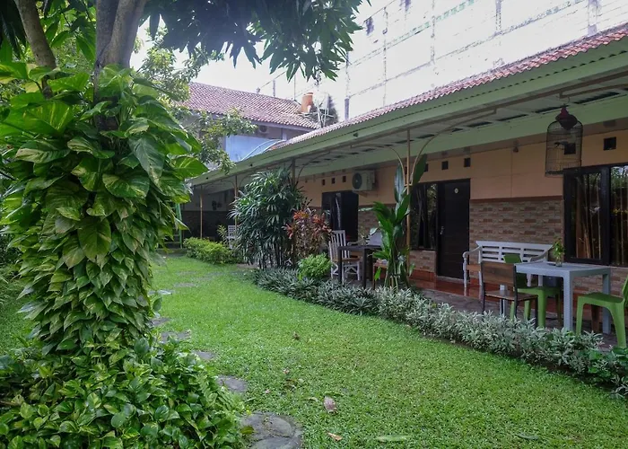 RedDoorz Syariah @ Colomadu 2 Hotel Surakarta 